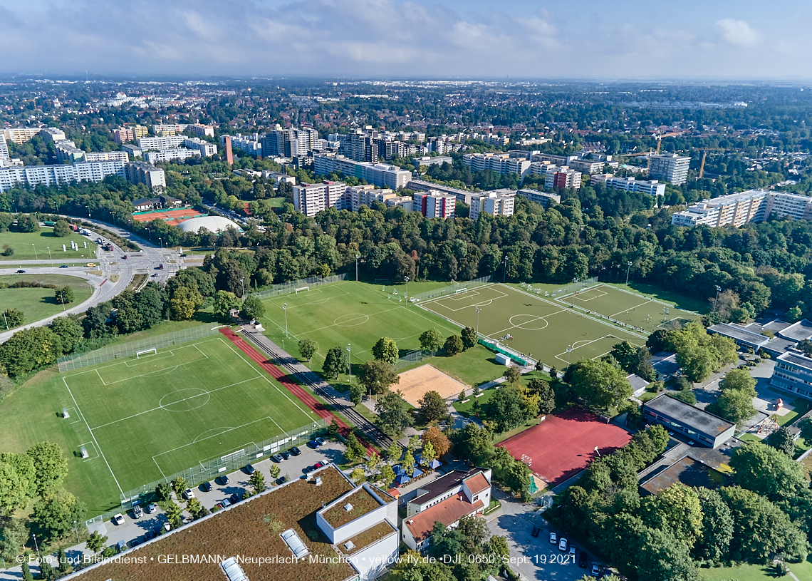 19.09.2021 - Rentenversicherung - SVN-Sportanlage, Sportanlage Perlach-Ost - Mittelschule Gerhard-Hauptmann-Ring in Neuperlach 